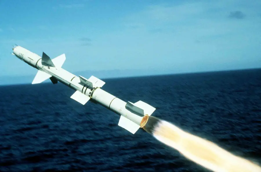 Download a unique photo of a rapid rocket launch into the sky for Windows backgrounds