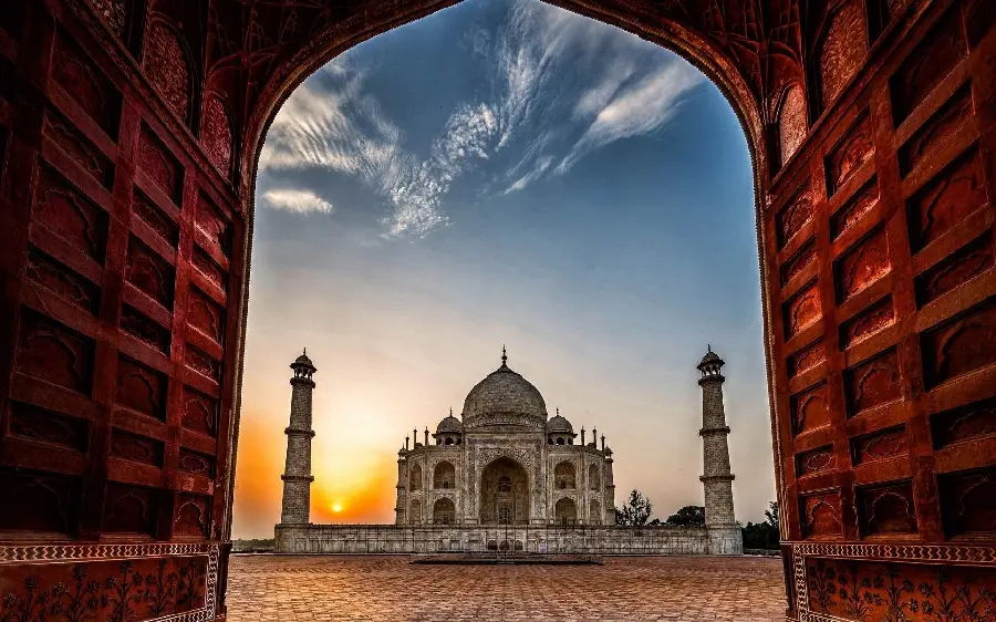 Photo of the Taj Mahal Mosque in India, a teardrop on the cheek of eternity