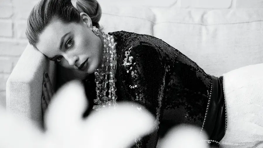 Cool Photoand luxurious and beautiful Margot Robbie