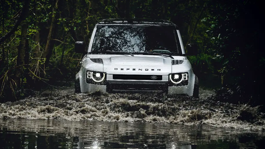 Land Rover new model 1401 background image in resolution Top