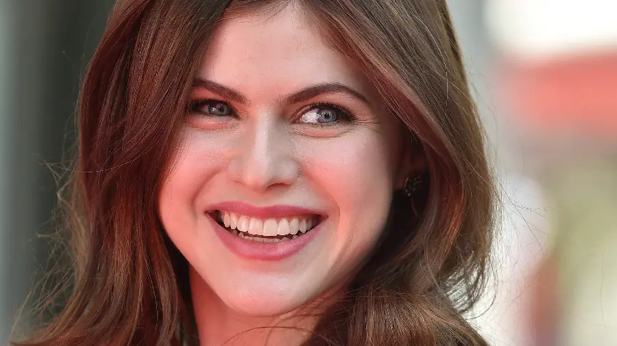 Profile photo of Alexandra Daddario, an actress with the biggest and most attractive eyes