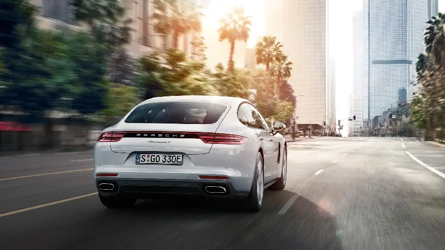 Photo of Porsche Panamera white for printing on signs and chassis boards