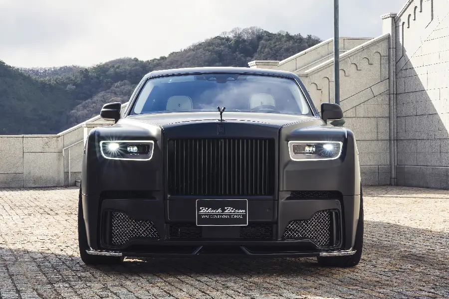 Rolls Royce wallpaper in large dimensions and suitable for mobile and desktop backgrounds