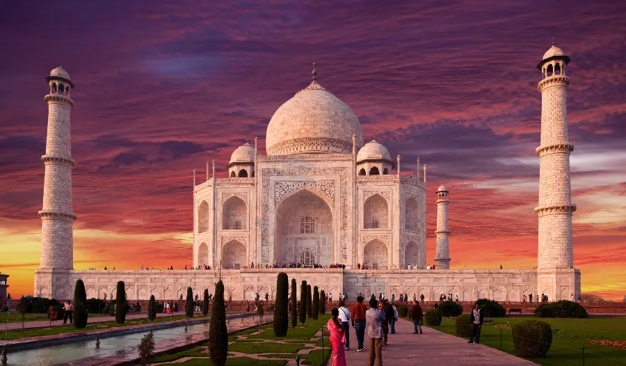 New photo of the Taj Mahal, a symbol of love and one of the seven wonders of the world