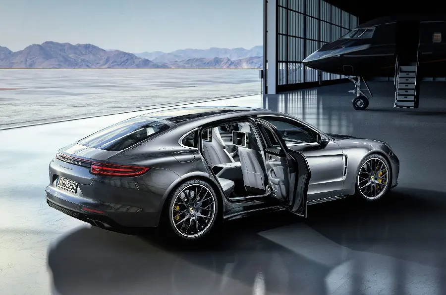 New and cool Porsche Panamera wallpaper for Windows 11