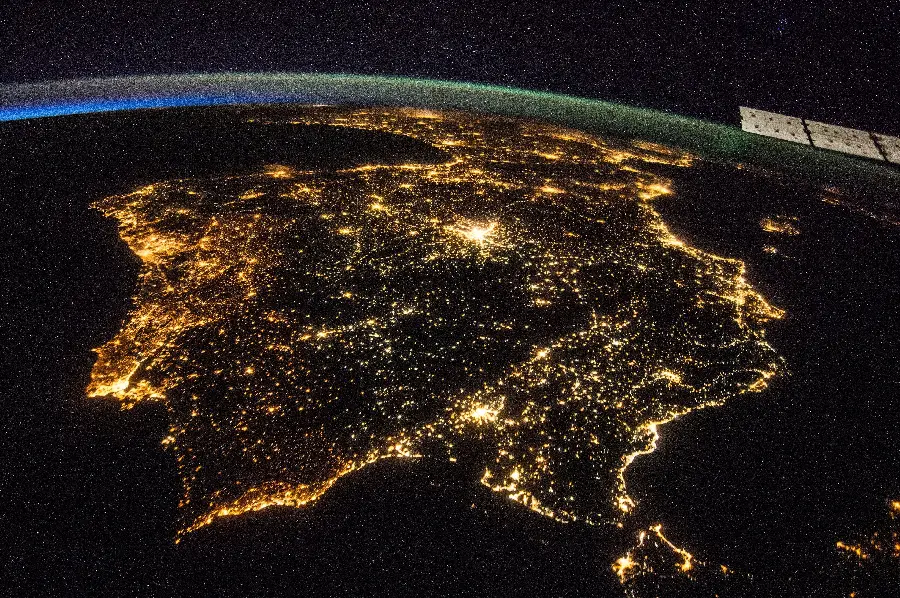 Download admirable image of the Earth at night with attractive light suitable for profile