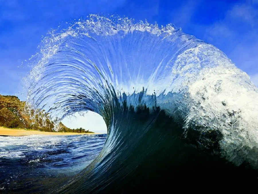 Download photo capturing the moment of the glory of ocean waves