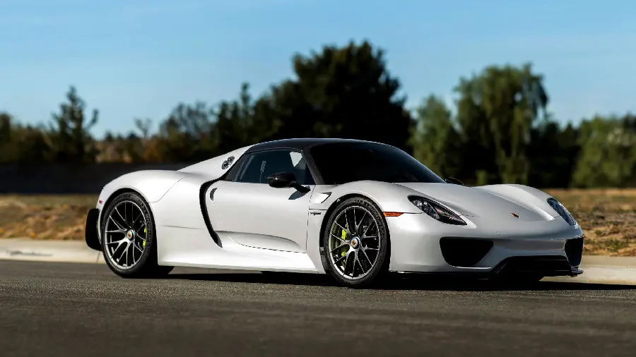 A very beautiful poster of the white Porsche 918 Spyder car in 4k quality