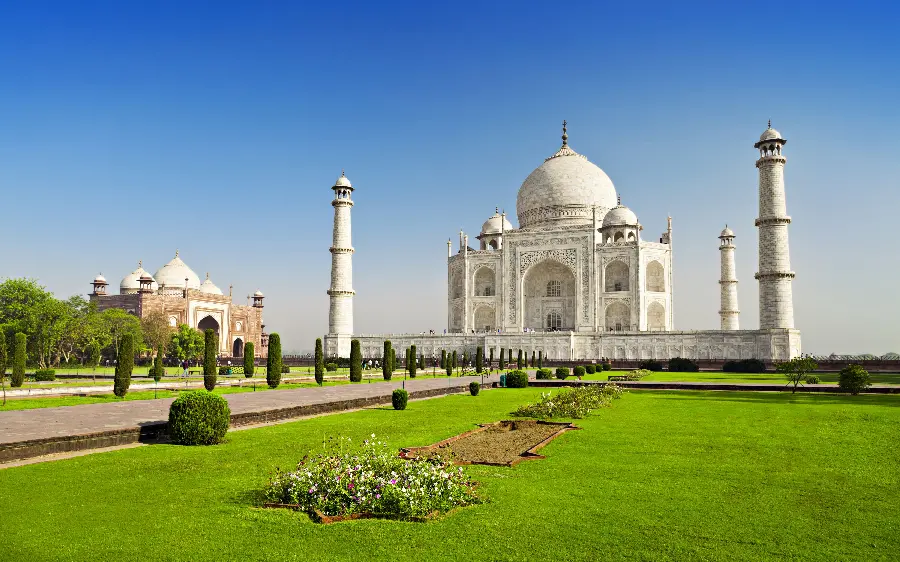 Download image of Taj Mahal, the jewel of India and one of the seven wonders of the world