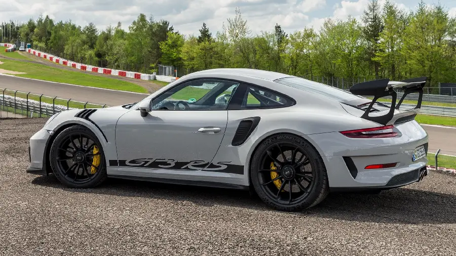 Download HD photos and images of the Porsche 911 GT3 in white with Full HD quality