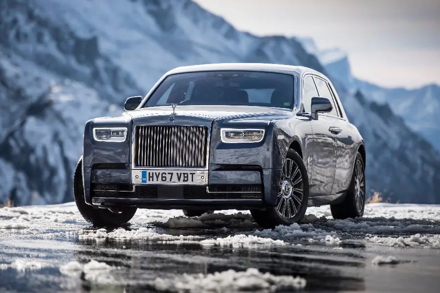 Rolls Royce new and cool foreign sports car photo