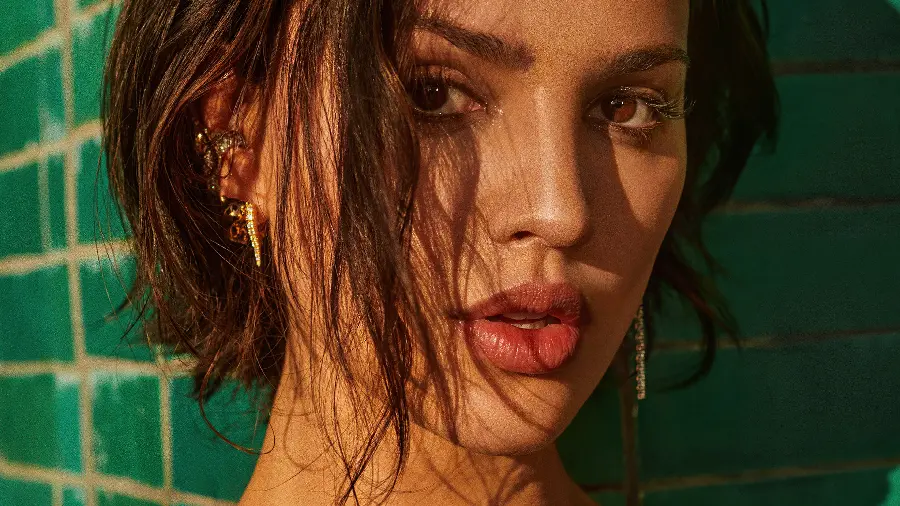 Eiza Gonzalez Close-up Portrait Photo for Telegram and Insta Profile