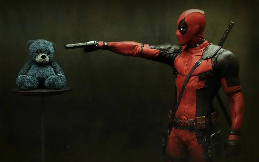 Wallpaper of Ryan Reynolds as Wade Wilson and Deadpool