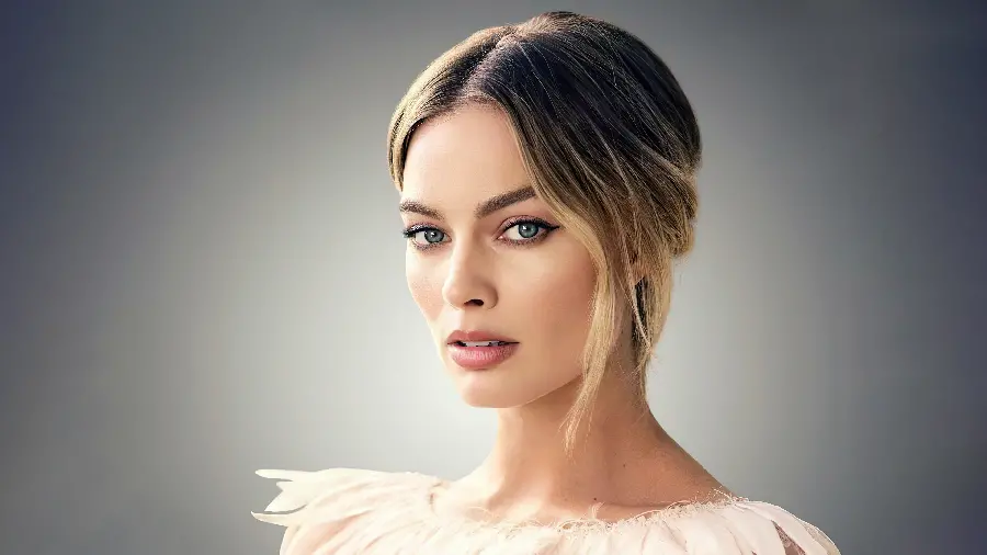 The Most Beautiful and Gorgeous Portrait Photo of Margot Robbie for Girly Profile