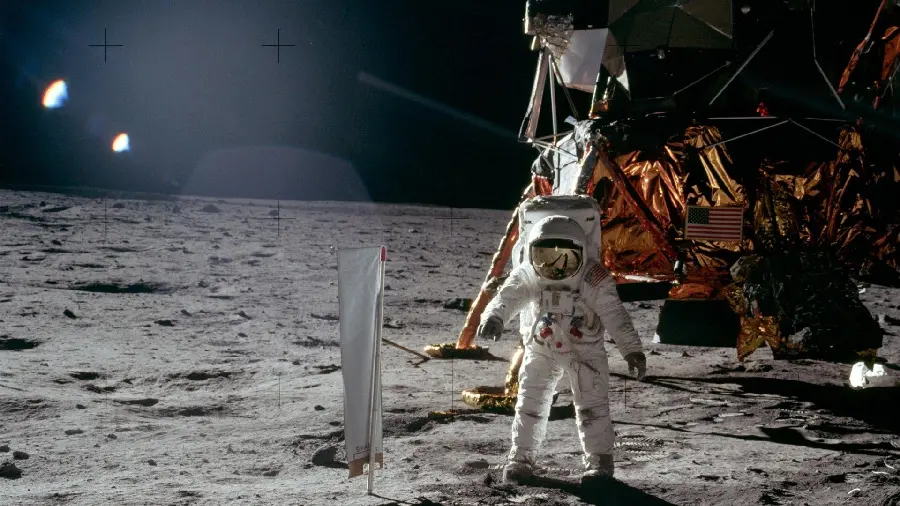 Photo of the moment Apollo 15 landed by NASA astronaut on the surface of the moon