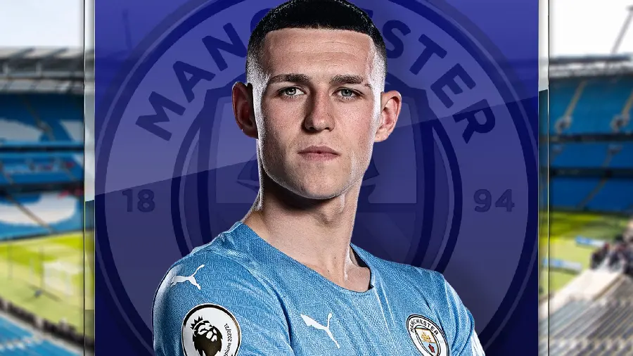 Official portrait of Phil Foden in Manchester City