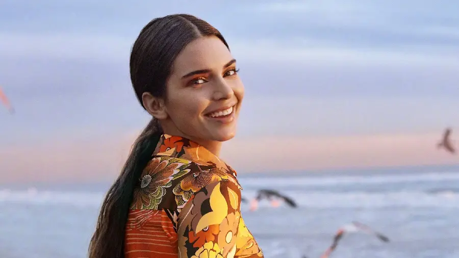 Kendall Jenner PhotoJenner with a charming and lovely smile