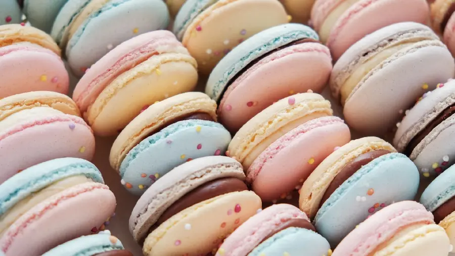 Download high quality French macaron photo 
