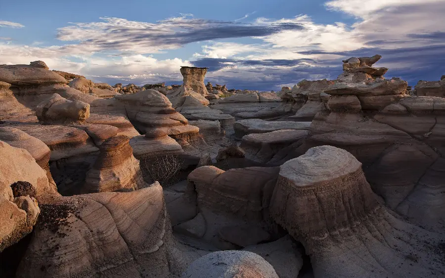 Photo of mushroom-shaped rock formations in Badlands National Park