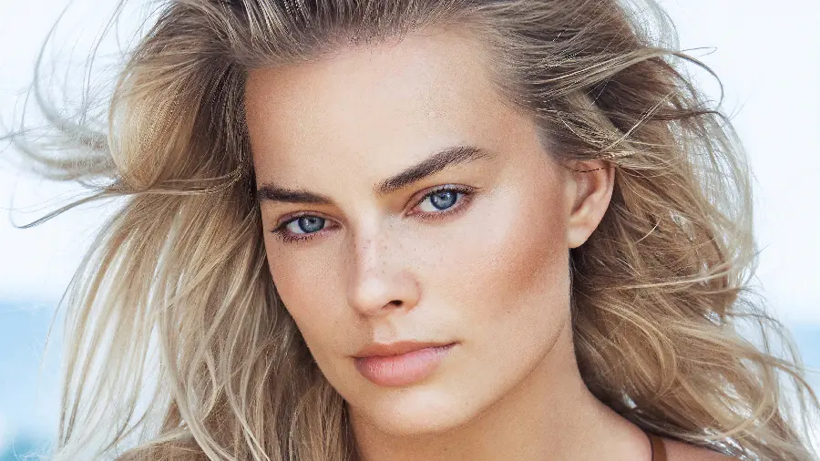 Portrait and close-up photo of Margot Robbie for profile and computer background