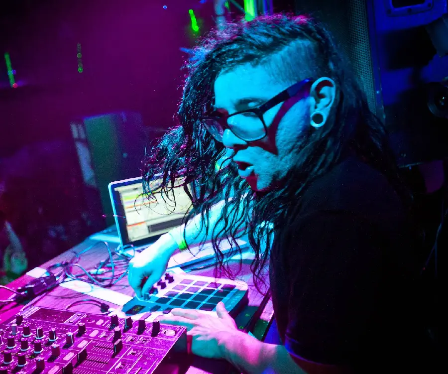 Wallpaper of DJ DJ for phone and computer background