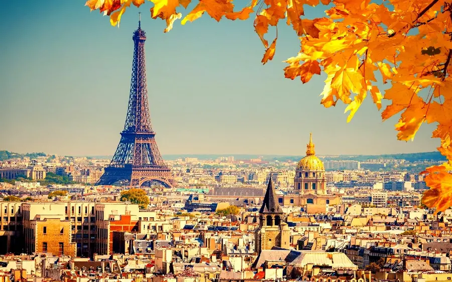 A very beautiful and spectacular photo of the Eiffel Tower in the city of Paris and France