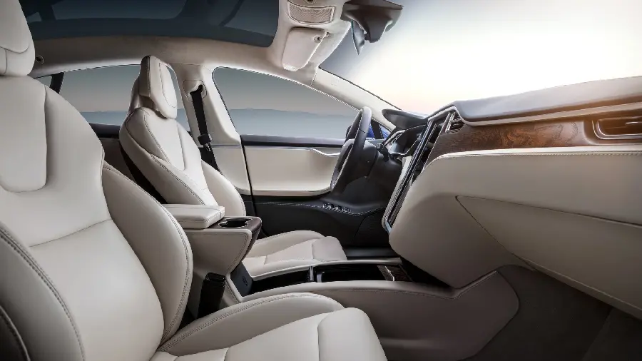 Photo of the interior of the cabin and dashboard of the Tesla Model S