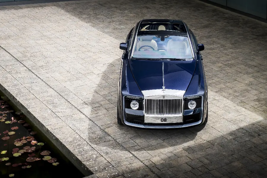 Download Rolls Royce car wallpaper in HD quality