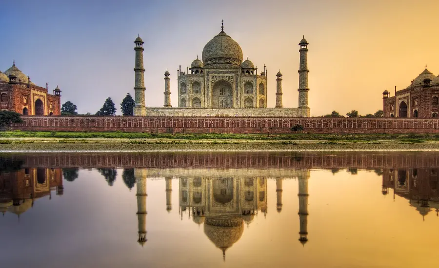 High Quality Photo of the Taj Mahal with Large Size Printing on Banner