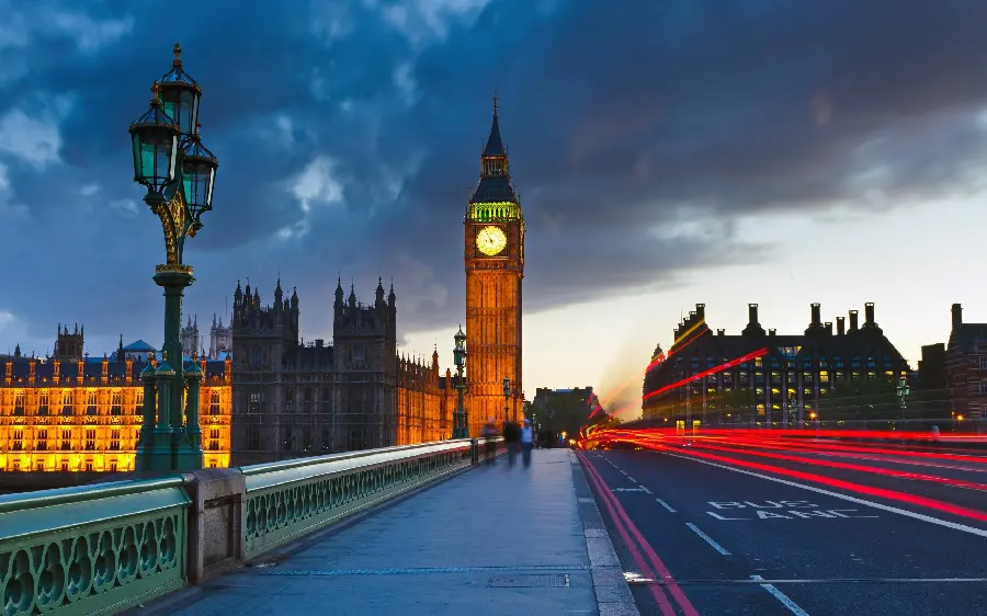 Photo and time lapse of the famous Times Street and the Clock Tower
