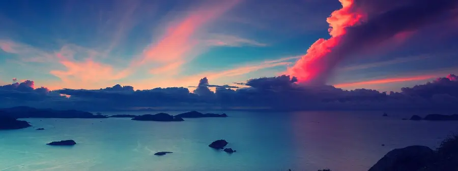 Beautiful and wonderful wallpaper of the sea and clouds for widescreen backgrounds