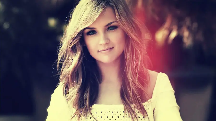 Download a luxurious girl's profile photo from the year 1401 with a beautiful and attractive design