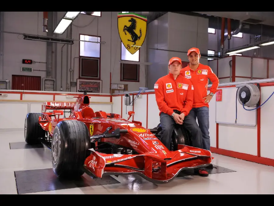 Quick download of a Ferrari F1 image with its drivers in original quality