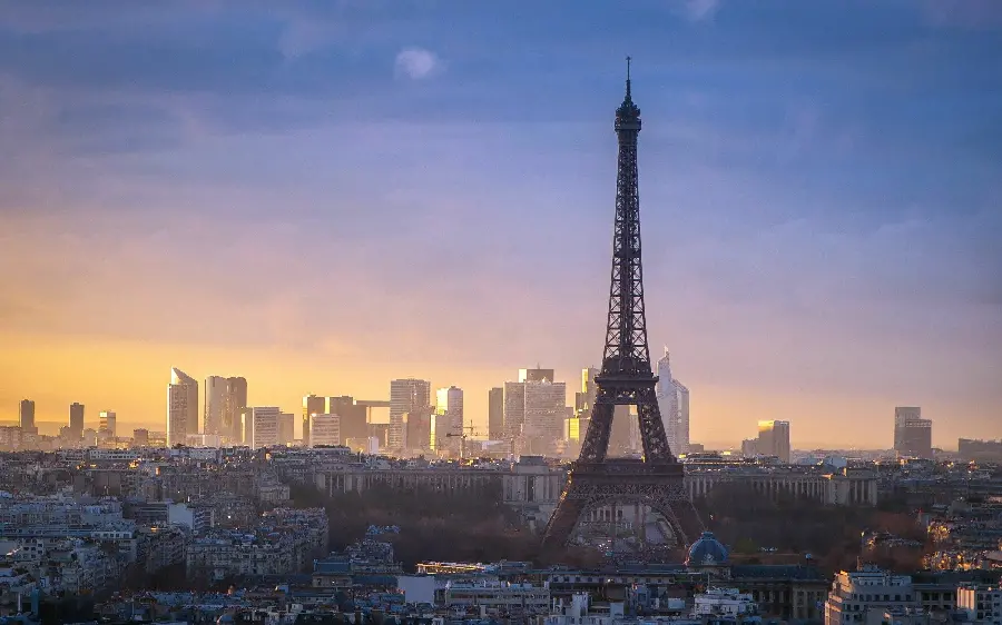 High-quality image of the city of Paris and the Eiffel Tower and a beautiful background of the Eiffel Tower