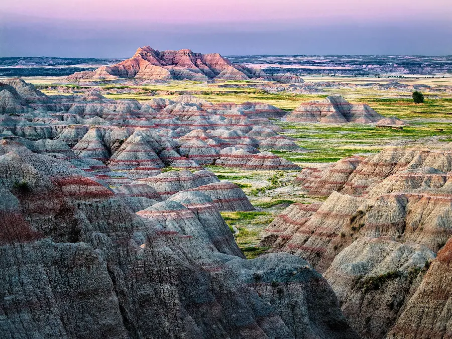 Incredibly beautiful photo of fossil-rich rock formations in Badlands National Park