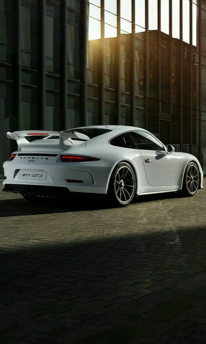 Image of the Porsche 911 GT3 car in 4k quality and white