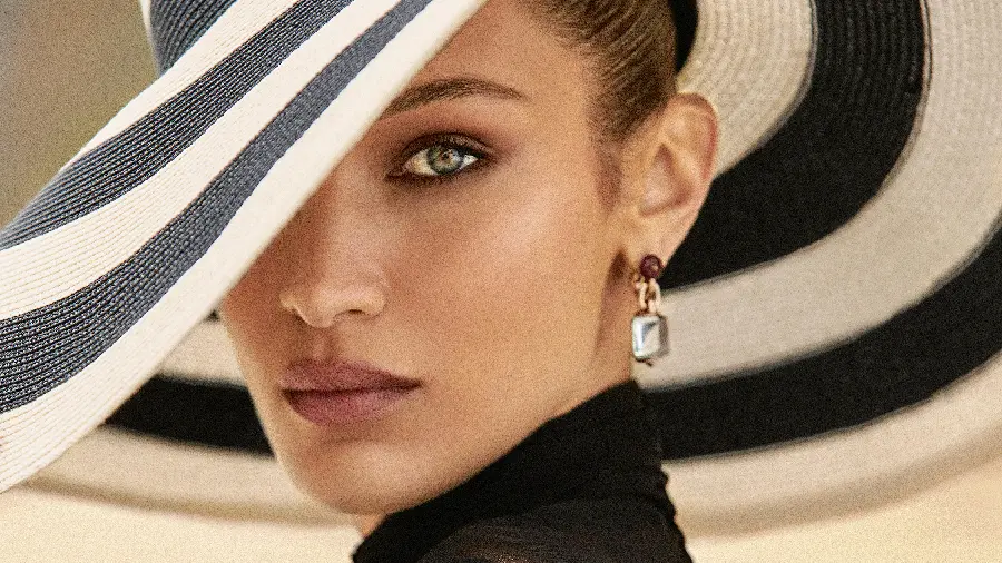 Bella Hadid's photo, the most beautiful luxury model, with a good figure, high quality