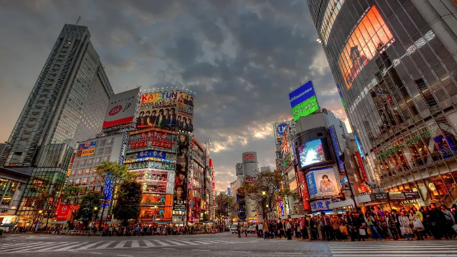 Photo of the famous and always busy Shibuya shopping center in the heart of Tokyo