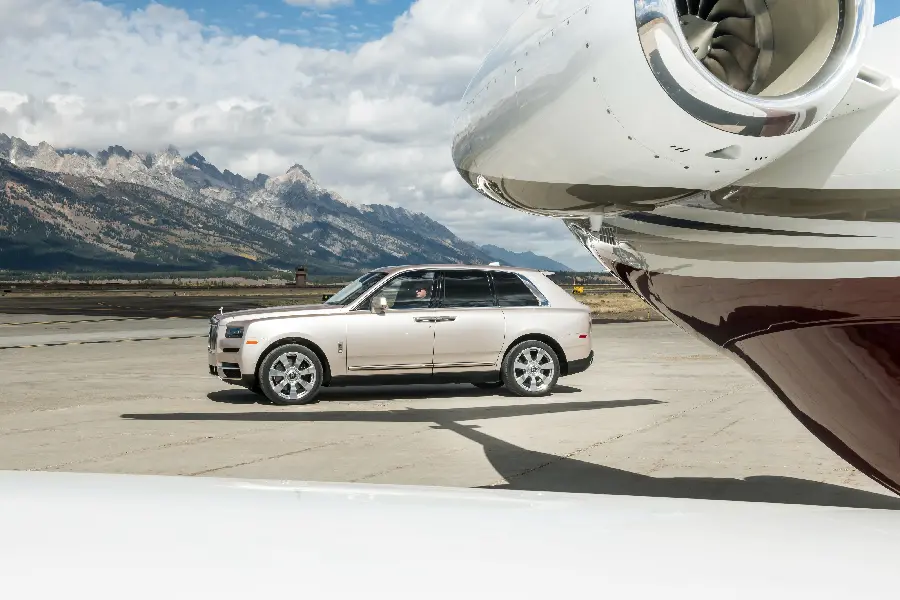 Download Rolls-Royce Cullinan Wallpaper in High Quality for Computer