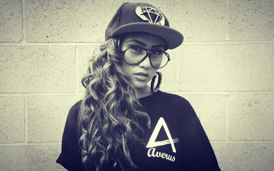 Luxury girly profile picture with a girl with glasses and a hat on her head