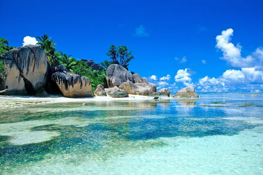 The most viewed background photo of the ocean with impressive nature around for computers and laptops