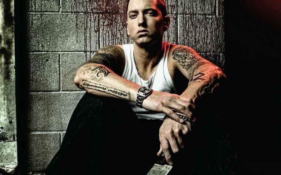 Cool wallpaper of Eminem with a white stiletto