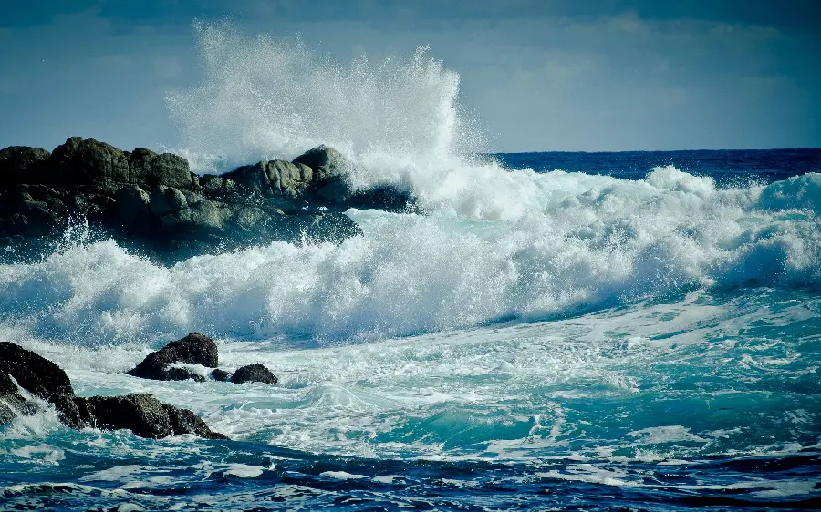 Beautiful and spectacular background photo of sea and ocean waves in high quality