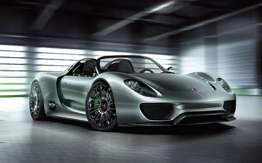 Porsche 918 HD Photo Spider for background and background with silver color