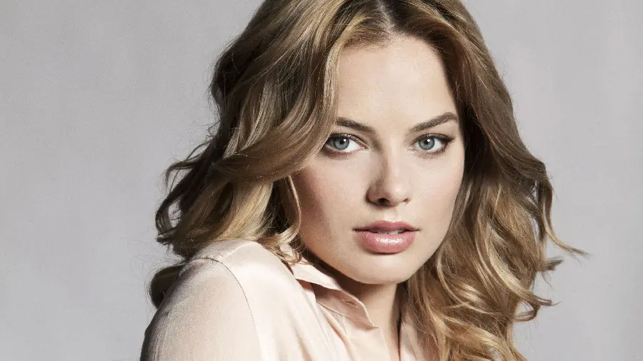 Download Margot Elise Robbie's new photo in high quality