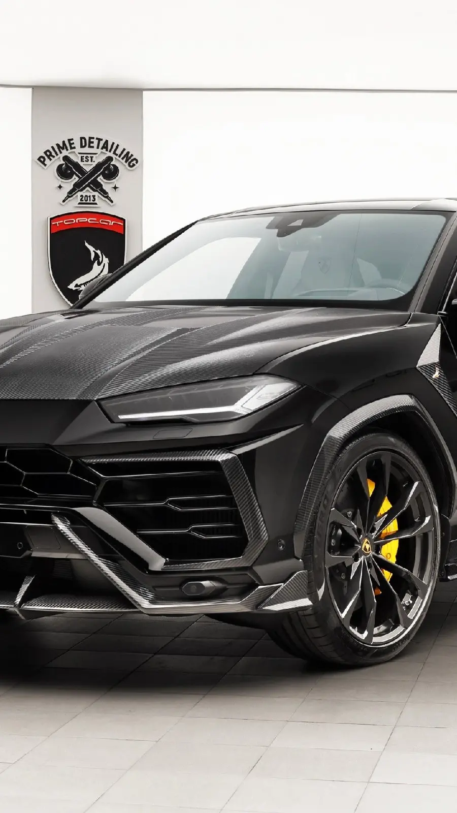 Photo of Lamborghini SUV car for phone