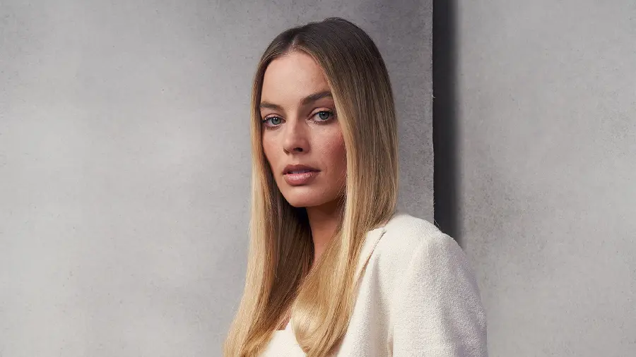 Download Margot Robbie Image for Instagram Post and Story