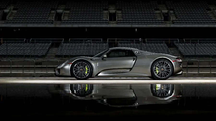 Beautiful photo of Porsche 918 Spyder with stylish color and design