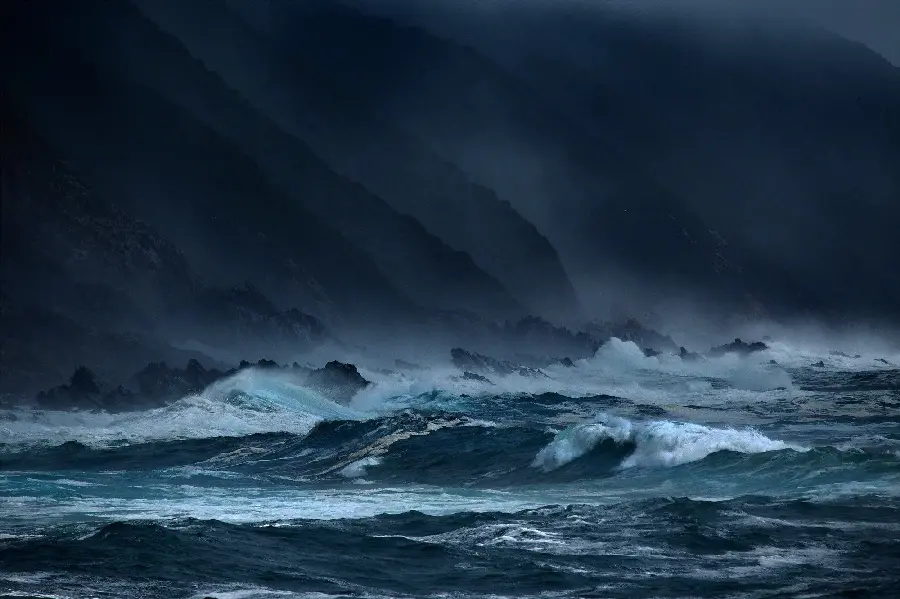 Download Windows wallpaper of sea waves at night in HD quality