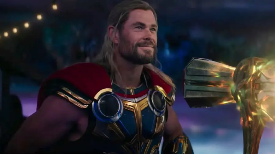 Chris Hemsworth Profile Picture in Thor Love and Thunder for Wallpaper